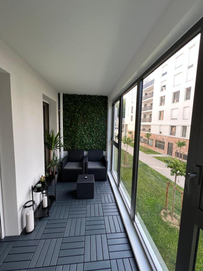 Appartement Avec Son Jardin D'Hiver Poissy Buitenkant foto