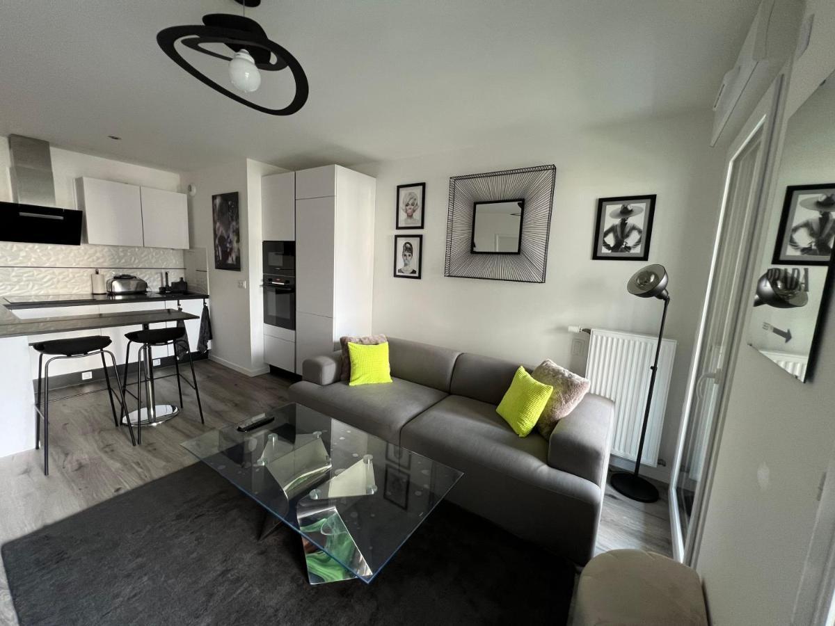 Appartement Avec Son Jardin D'Hiver Poissy Buitenkant foto